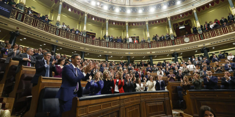 MADRID, 16/11/2023.- El secretario general del PSOE, Pedro Sánchez, ha sido reelegido como presidente del Gobierno `por mayoría absoluta. EFE/Javier Lizon