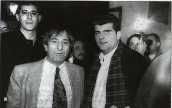 El rector de la Universidad y el alcalde de Alcalá, Manuel Gala y Bartolomé González, en una foto de su regreso de Japón en 1998 con el título de patrimonio de la humanida. Archivo PUERTA DE MADRID