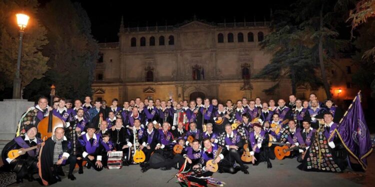 La tuna de la Universidad de Alcalá no podía faltar en el Rincón del Creador