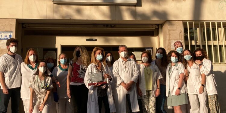 Personal del centro de salud Reyes Magos con mascarilla en una foto de archivo