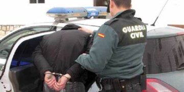 Imagen de archivo de una detención de la Guardia Civil