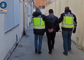 Uno de los detenidos, en la comisaría de Torrejón de Ardoz.