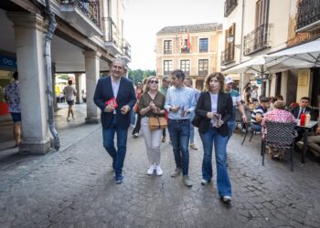 Miembros del PSOE haciendo campaña en la calle Mayor en una foto reciente