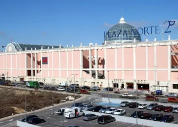 El atropello se produjo en el aparcamiento del centro comercial