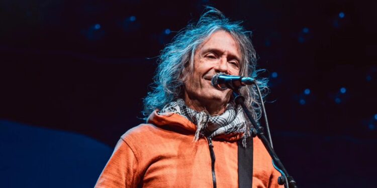 Robe pone el delirio en un recinto amurallado de Alcalá completamente abarrotado de público