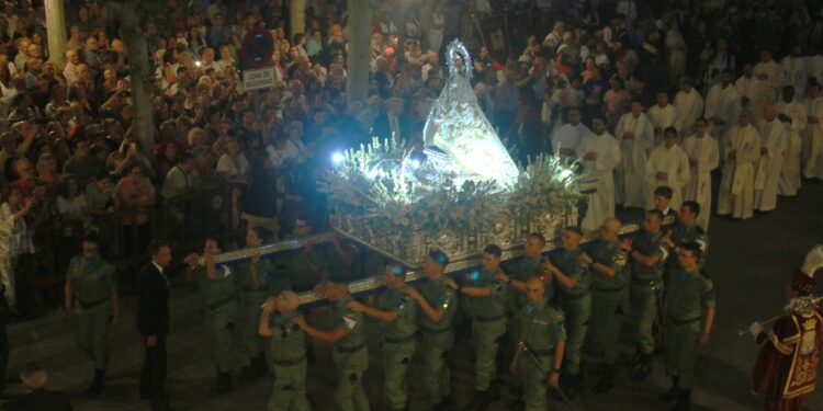 La procesión de regreso de la Virgen del Val ha puesto el colofón más brillante a la fiesta de la patrona