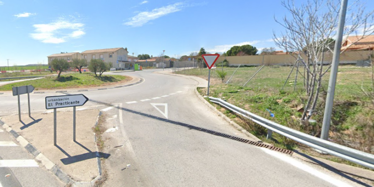 Acceso a la urbanización El Prácticante de Camarma de Esteruelas