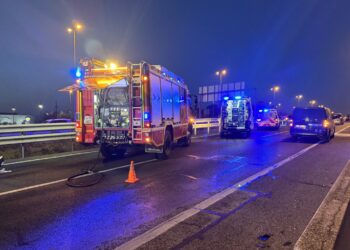 Imagen de archivo de los bomberos en un accidente. Imagen   Emergencias 112