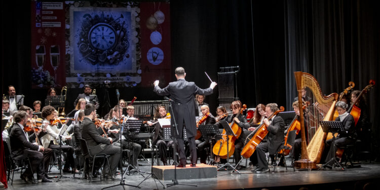 El concierto de fin de año llena el Teatro Salón Cervantes