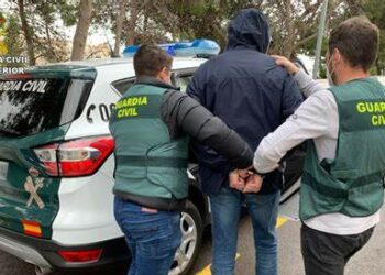Imagen de archivo de una detención de la Guardia Civil