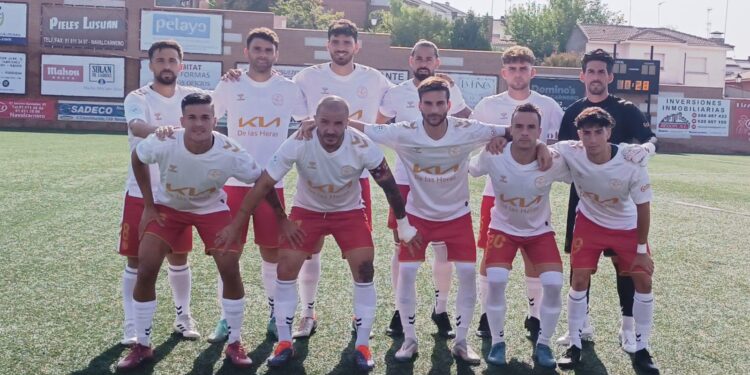 El Alcalá con su equipación más original en el partido ante el Navalcarnero. Foto RSD Alcalá