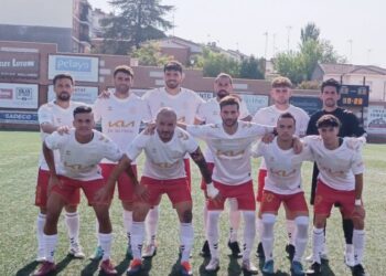 El Alcalá de blanco  en pretemporada. Mañana llevará en su camiseta el color rojillo ante el Conquense. Foto RSD Alcalá