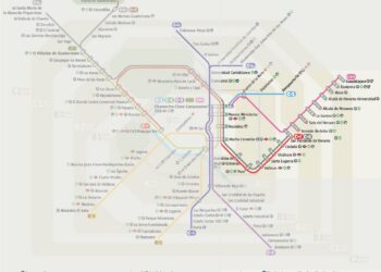 ADIF trabaja en la reparación de las infraestructuras ferroviarias tras el descarrilamiento de ayer; el servicio tiene prolongadas detenciones y hay alteraciones