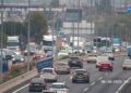 Continúan las retenciones en la A-2 con tráfico muy denso mientras que la circulación en el casco urbano de Alcalá es también muy lenta