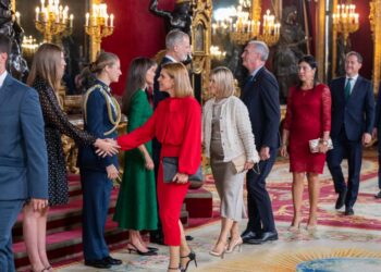 La alcaldesa de Alcalá de Henares asiste a la recepción oficial de Sus Majestades los Reyes con motivo de la Fiesta Nacional