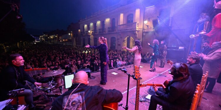 Zambombazo festivo para iniciar la programación navideña en Alcalá de Henares con los villancicos flamencos de Raya Real