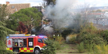 Una indigente muere carbonizada junto a la vía del tren en Alcalá y su pareja resulta herida con graves quemaduras cuando intentaban calentarse por el frío