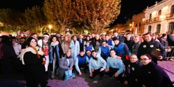 Los giganteros dan un pregón de Navidad tan grande como los gigantes y sus 500 años en Alcalá