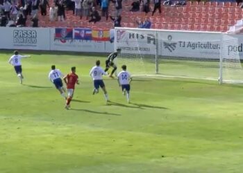 Gol de Amaro de penalti (Foto RSD Alcalá TV-Otero TV)