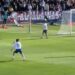 Derribo a Nico Sánchez dentro del área (Foto RSD Alcalá TV-Otero TV)