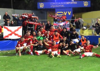 El Alcalá con los aficionados desplazados a Orihuela. (Foto y video RSD Alcalá)