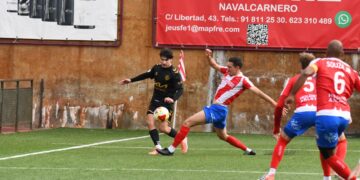2-1. Se pone por delante el Navalcarnero a los 85 minutos. Los locales han cercado al Alcalá en este segundo tiempo