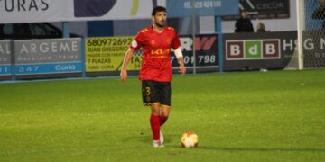 1-1.- El Alcalá se trae un punto de Coria y está a punto de conquistar La Isla con un disparo al poste de Borja Sánchez en el descuento