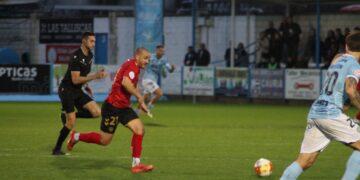 Descanso en el estadio municipal de La Isla: Coria y Alcalá empatan a cero en un igualado primer tiempo