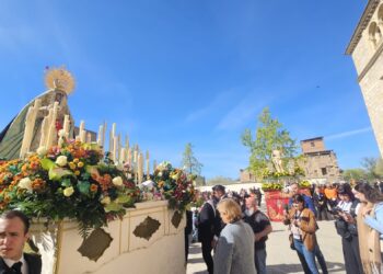 Isabel Ruiz Maldonado en la procesión de ayer Domingo de Resurrección ordenó una levantá de la Virgen de la Salud