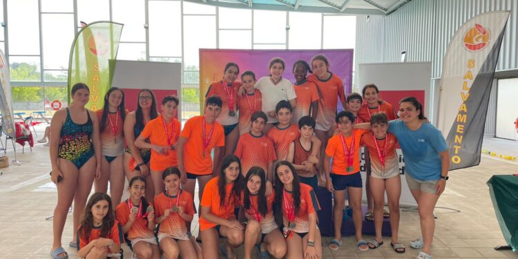 El equipo del GSD Alcalá que ha triunfado en la piscina de Valdesanchuela en Valdemoro