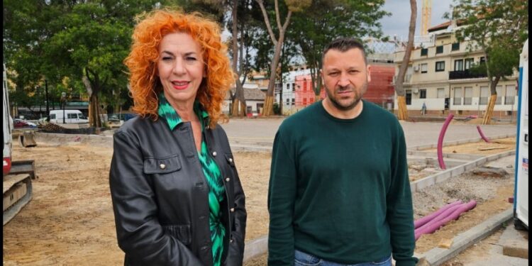 La alcaldesa Antonia Alcázar con el concejal de Urbanismo en una imagen del Ayuntamiento de Velilla