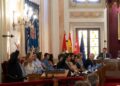 Los concejales de Vox votando en contra de la propuesta del PP