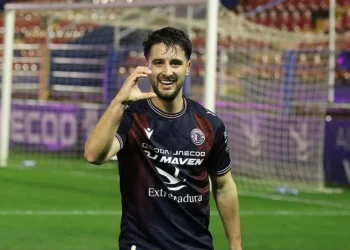 Manu Ramírez celebrando un gol con el Extremadura hace unos meses