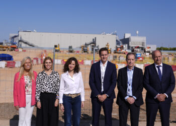 DÍAZ AYUSO COLOCA LA PRIMERA PIEDRA DEL FUTURO CENTRO DE
PROCESAMIENTO DE DATOS DE NABIAX EN ALCALÁ DE HENARES
La presidenta de la Comunidad de Madrid, Isabel Díaz Ayuso, coloca la primera piedra del futuro
Centro de Procesamiento de Datos (CPD) que la empresa española Nabiax construirá en Alcalá
de Henares.