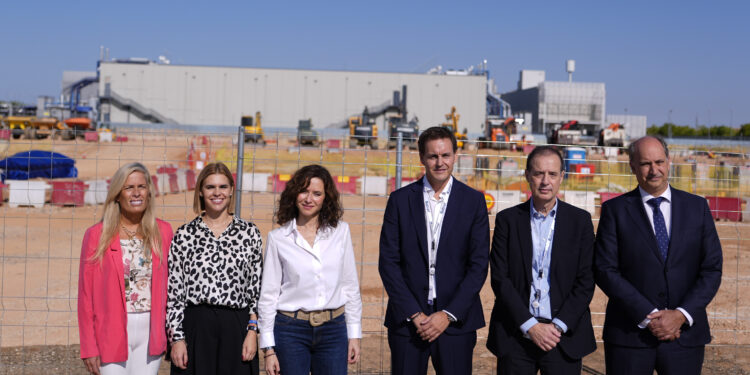 DÍAZ AYUSO COLOCA LA PRIMERA PIEDRA DEL FUTURO CENTRO DE
PROCESAMIENTO DE DATOS DE NABIAX EN ALCALÁ DE HENARES
La presidenta de la Comunidad de Madrid, Isabel Díaz Ayuso, coloca la primera piedra del futuro
Centro de Procesamiento de Datos (CPD) que la empresa española Nabiax construirá en Alcalá
de Henares.