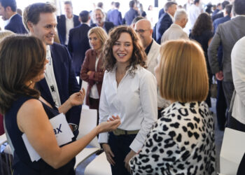 DÍAZ AYUSO COLOCA LA PRIMERA PIEDRA DEL FUTURO CENTRO DE
PROCESAMIENTO DE DATOS DE NABIAX EN ALCALÁ DE HENARES
La presidenta de la Comunidad de Madrid, Isabel Díaz Ayuso, coloca la primera piedra del futuro
Centro de Procesamiento de Datos (CPD) que la empresa española Nabiax construirá en Alcalá
de Henares.