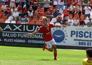 Luis Simon celebra el primer gol. Foto y video RSD Alcalá
