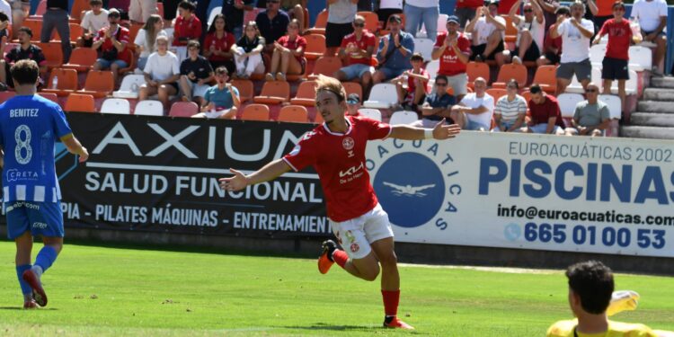 Luis Simon celebra el primer gol. Foto y video RSD Alcalá