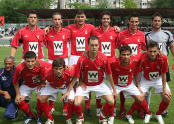 El equipo del Alcalá que quedó campeón en tercera división en 2007. Jesús Muñoz es el cuarto por la derecha de pie