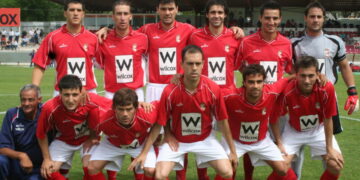 El equipo del Alcalá que quedó campeón en tercera división en 2007. Jesús Muñoz es el cuarto de izquierda a derecha de pie