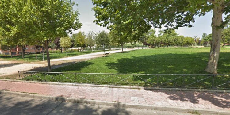 El parque Reyes Magos desde la calle Mejorada del Campo de Alcalá de Henares